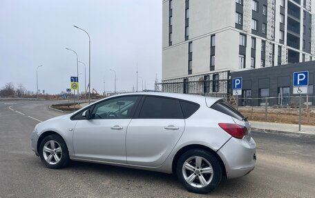 Opel Astra J, 2011 год, 700 000 рублей, 6 фотография