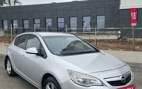 Opel Astra J, 2011 год, 700 000 рублей, 2 фотография