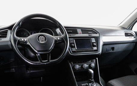 Volkswagen Tiguan II, 2018 год, 2 399 000 рублей, 11 фотография
