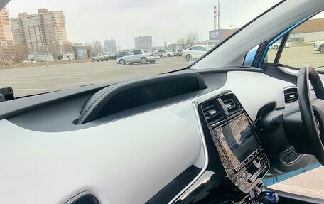 Toyota Prius IV XW50, 2020 год, 2 520 000 рублей, 13 фотография