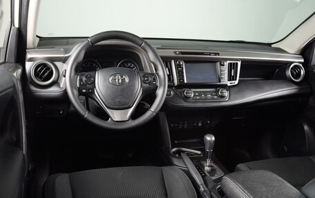 Toyota RAV4, 2018 год, 2 469 000 рублей, 6 фотография