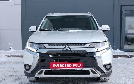Mitsubishi Outlander III рестайлинг 3, 2021 год, 2 986 000 рублей, 4 фотография