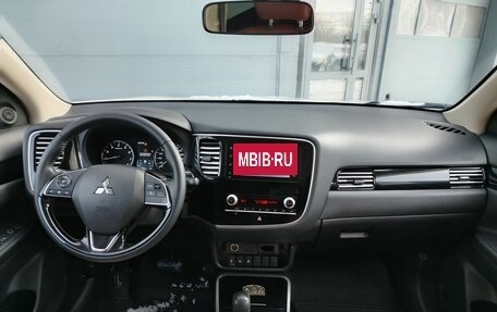 Mitsubishi Outlander III рестайлинг 3, 2021 год, 2 986 000 рублей, 8 фотография