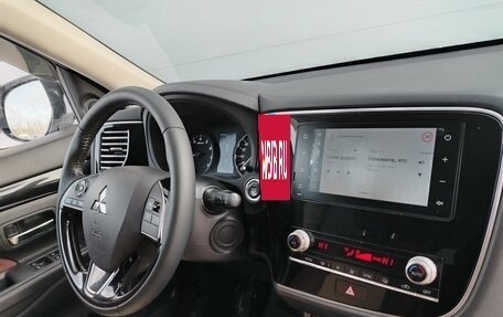 Mitsubishi Outlander III рестайлинг 3, 2021 год, 2 986 000 рублей, 10 фотография