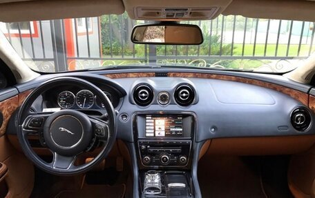 Jaguar XJ IV (X351), 2013 год, 1 750 000 рублей, 13 фотография
