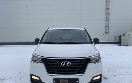 Hyundai Grand Starex Grand Starex I рестайлинг 2, 2018 год, 2 500 000 рублей, 6 фотография