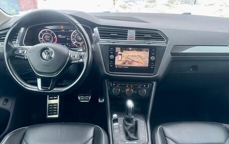 Volkswagen Tiguan II, 2018 год, 3 099 000 рублей, 3 фотография