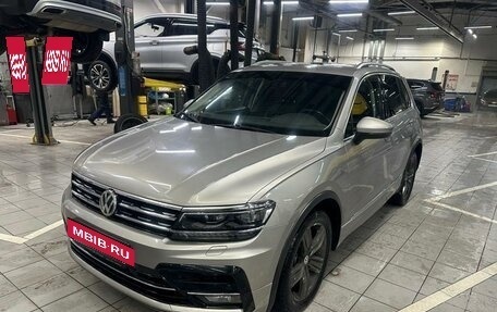 Volkswagen Tiguan II, 2018 год, 3 099 000 рублей, 7 фотография