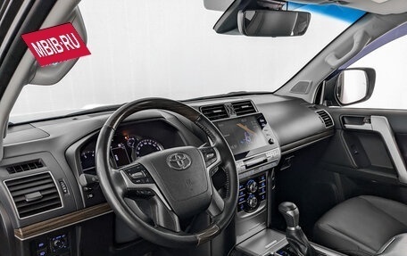 Toyota Land Cruiser Prado 150 рестайлинг 2, 2021 год, 7 150 000 рублей, 16 фотография
