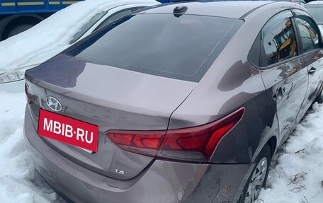 Hyundai Solaris II рестайлинг, 2018 год, 950 000 рублей, 3 фотография