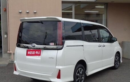 Toyota Noah III, 2021 год, 2 500 000 рублей, 3 фотография