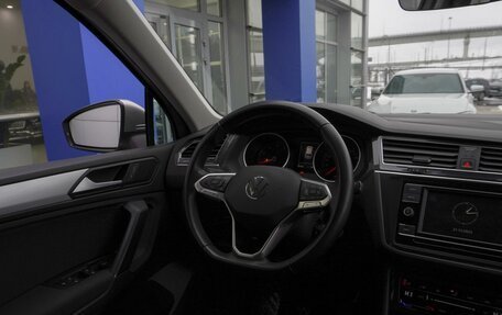 Volkswagen Tiguan II, 2021 год, 2 100 000 рублей, 18 фотография