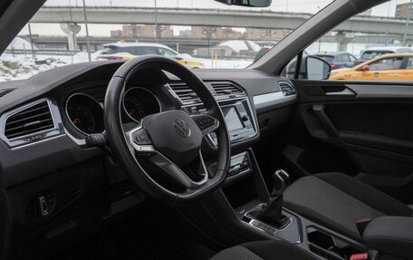 Volkswagen Tiguan II, 2021 год, 2 100 000 рублей, 17 фотография