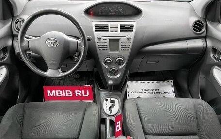 Toyota Yaris III рестайлинг, 2009 год, 899 000 рублей, 26 фотография