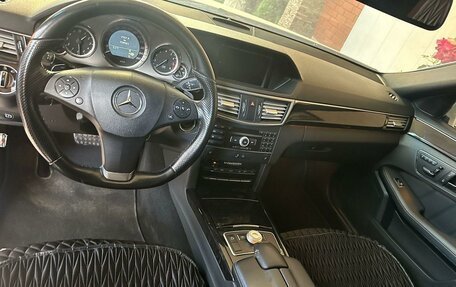 Mercedes-Benz E-Класс, 2011 год, 1 900 000 рублей, 6 фотография