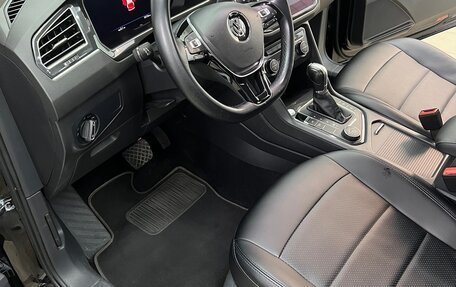 Volkswagen Tiguan II, 2018 год, 3 350 000 рублей, 16 фотография