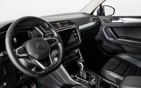 Volkswagen Tiguan II, 2021 год, 3 896 355 рублей, 9 фотография