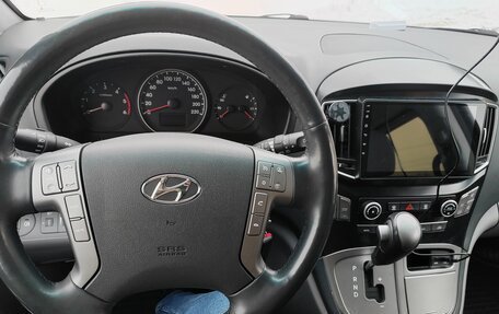 Hyundai H-1 II рестайлинг, 2018 год, 3 000 000 рублей, 10 фотография