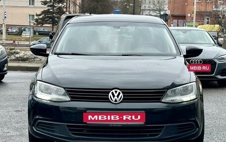 Volkswagen Jetta VI, 2012 год, 1 240 000 рублей, 2 фотография