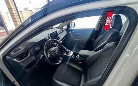 Toyota RAV4, 2021 год, 3 999 999 рублей, 2 фотография