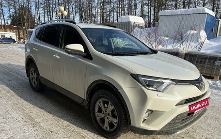 Toyota RAV4, 2016 год, 2 430 000 рублей, 4 фотография