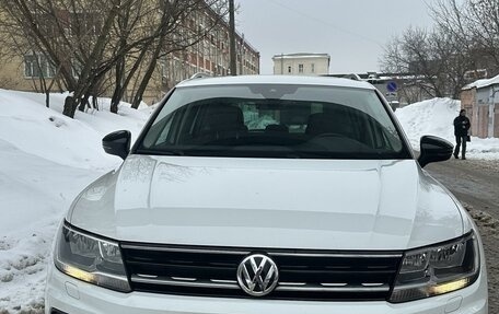 Volkswagen Tiguan II, 2019 год, 3 030 000 рублей, 24 фотография