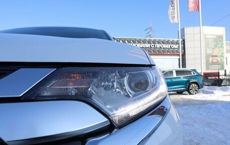 Mitsubishi Outlander III рестайлинг 3, 2022 год, 2 855 000 рублей, 10 фотография