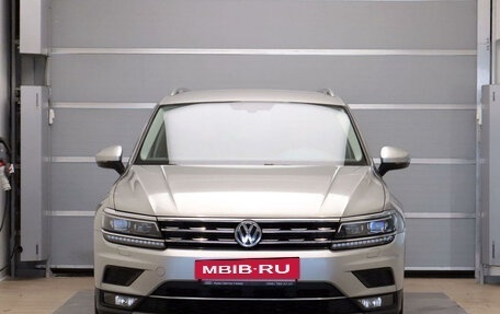 Volkswagen Tiguan II, 2017 год, 2 978 000 рублей, 2 фотография