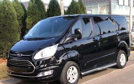 Ford Tourneo Custom I рестайлинг, 2022 год, 3 500 000 рублей, 1 фотография