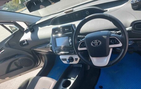 Toyota Prius IV XW50, 2016 год, 1 555 000 рублей, 10 фотография