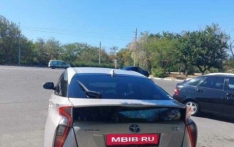 Toyota Prius IV XW50, 2016 год, 1 555 000 рублей, 11 фотография
