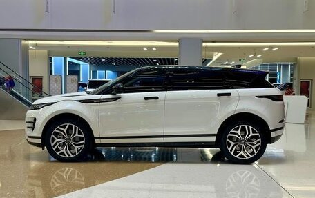 Land Rover Range Rover Evoque II, 2023 год, 5 600 000 рублей, 6 фотография