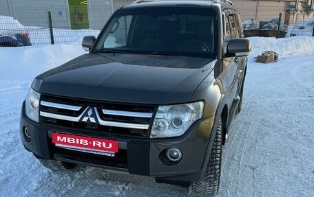 Mitsubishi Pajero IV, 2011 год, 2 099 000 рублей, 2 фотография