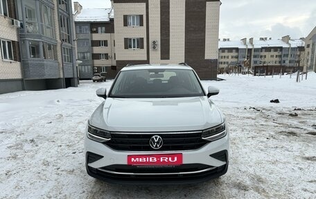 Volkswagen Tiguan II, 2020 год, 2 900 000 рублей, 2 фотография