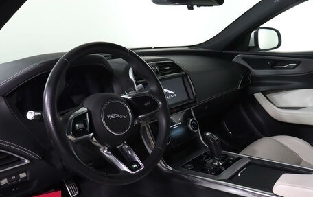 Jaguar XE I рестайлинг, 2020 год, 3 800 000 рублей, 16 фотография
