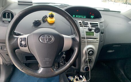 Toyota Yaris III рестайлинг, 2007 год, 600 000 рублей, 17 фотография