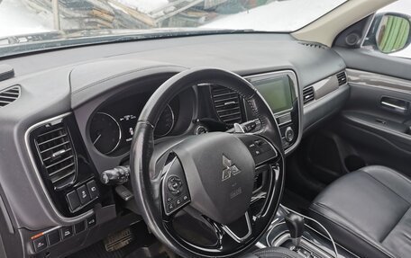 Mitsubishi Outlander III рестайлинг 3, 2019 год, 3 150 000 рублей, 24 фотография