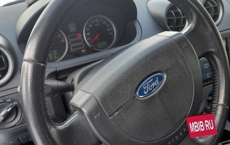 Ford Fiesta, 2004 год, 385 000 рублей, 2 фотография