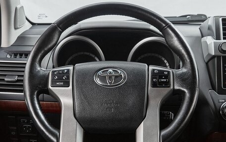 Toyota Land Cruiser Prado 150 рестайлинг 2, 2015 год, 4 988 000 рублей, 24 фотография