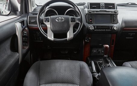 Toyota Land Cruiser Prado 150 рестайлинг 2, 2015 год, 4 988 000 рублей, 23 фотография