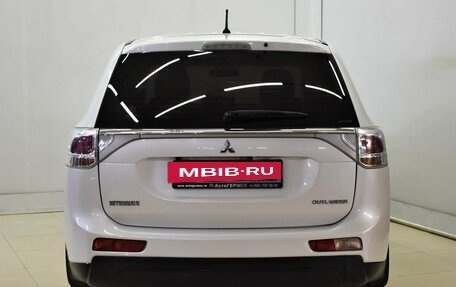 Mitsubishi Outlander III рестайлинг 3, 2013 год, 1 450 000 рублей, 3 фотография