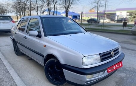 Volkswagen Vento, 1992 год, 215 000 рублей, 1 фотография