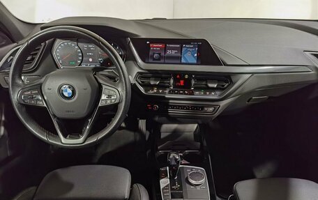 BMW 1 серия, 2020 год, 2 990 000 рублей, 11 фотография