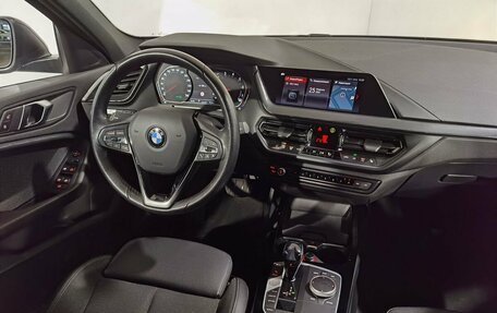 BMW 1 серия, 2020 год, 2 990 000 рублей, 19 фотография