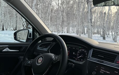 Volkswagen Tiguan II, 2018 год, 3 200 000 рублей, 27 фотография