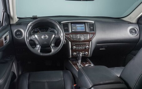 Nissan Pathfinder, 2016 год, 2 299 000 рублей, 6 фотография