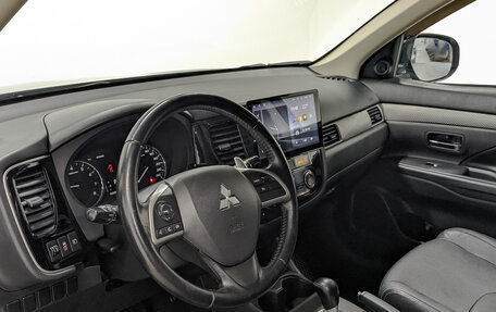 Mitsubishi Outlander III рестайлинг 3, 2013 год, 1 685 000 рублей, 6 фотография