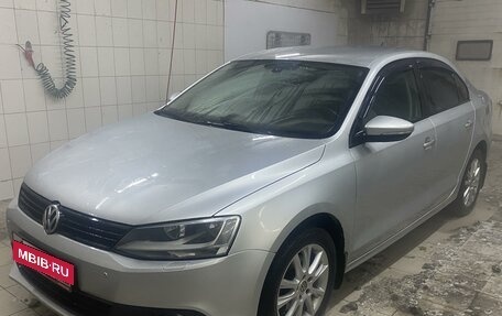 Volkswagen Jetta VI, 2012 год, 910 000 рублей, 2 фотография