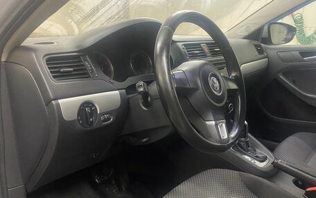 Volkswagen Jetta VI, 2012 год, 910 000 рублей, 13 фотография