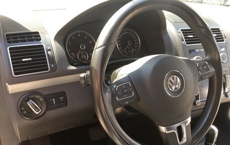 Volkswagen Touran III, 2013 год, 1 350 000 рублей, 20 фотография